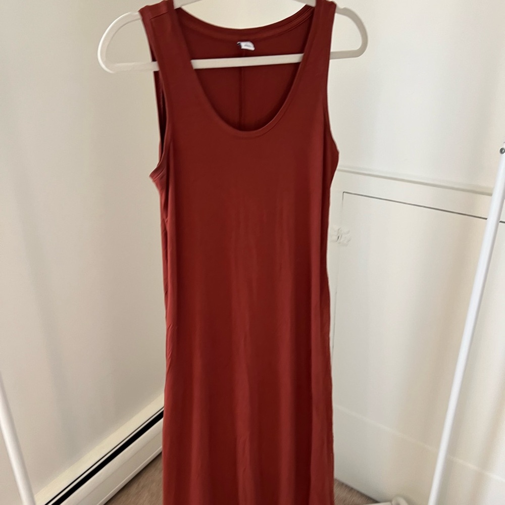 Brown and Red Sleeveless Midi Sheath Dress with Scoop Neck